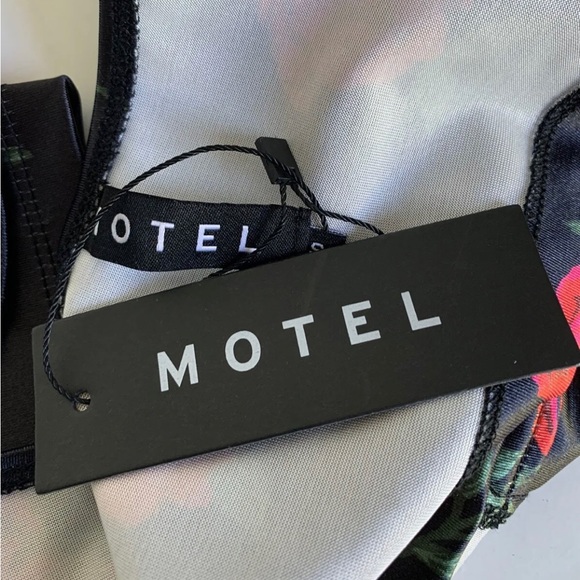 MOTEL ROCKS Yoona Crop Top Black Floral Satin Stretch Rose Size Small UK 10 - Picture 6 of 9